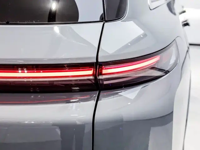 Li Auto L8 — Фото автомобиля 13