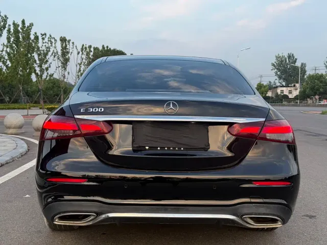 Mercedes-Benz E-Class — Фото автомобиля 5