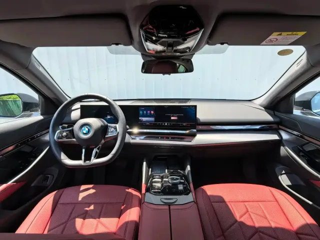 BMW i5 — Фото автомобиля 11