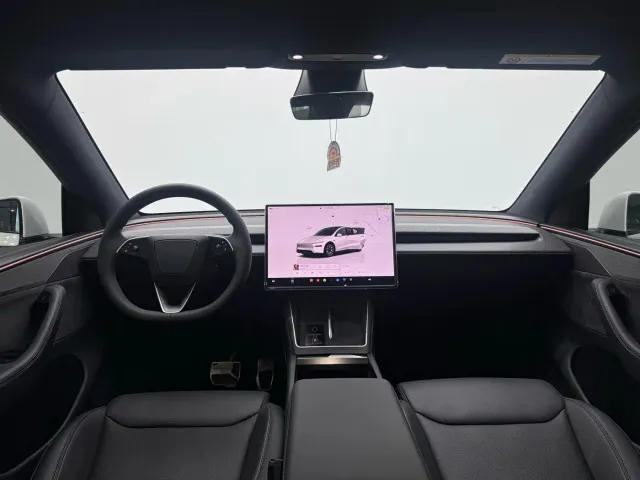 Tesla Model Y L — Фото автомобиля 2
