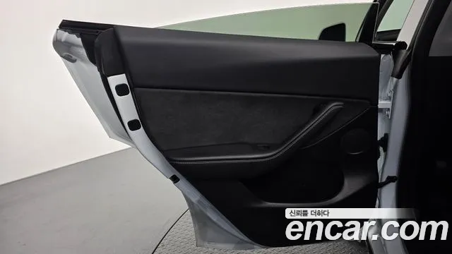 Tesla Model Y — Фото автомобиля 14