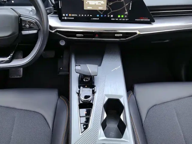 Changan Z6 — Фото автомобиля 16