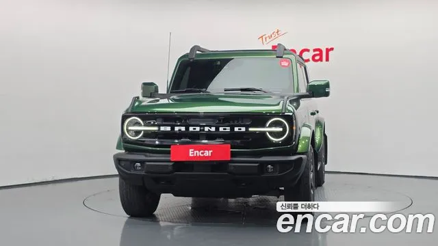 Ford Bronco — Фото автомобиля 3