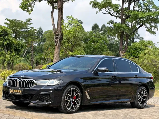 Фотография автомобиля — BMW 5 Series