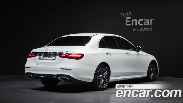 Mercedes-Benz E-Class — Фото автомобиля 2