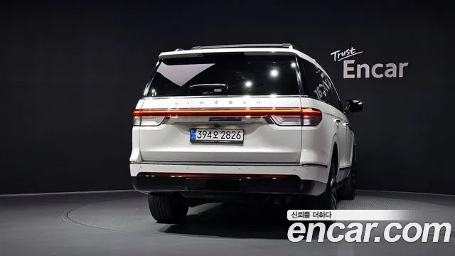Lincoln Navigator — Фото автомобиля 3