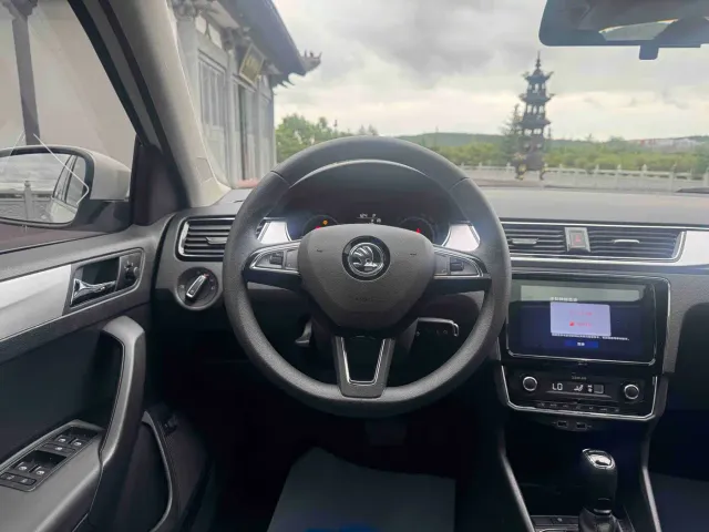 Skoda Rapid — Фото автомобиля 16