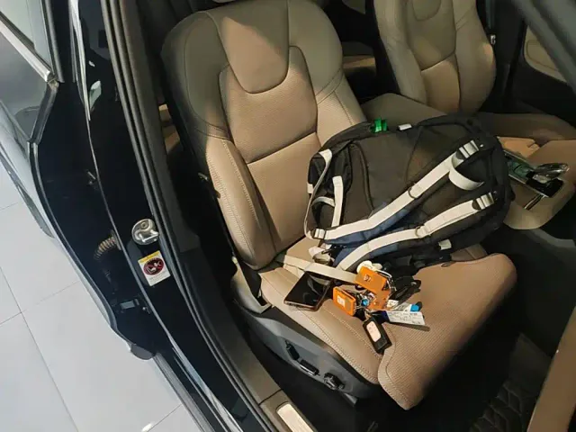 Volvo XC90 — Фото автомобиля 24