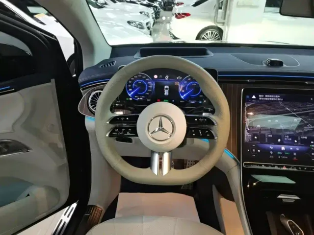 Mercedes-Benz EQE SUV — Фото автомобиля 10