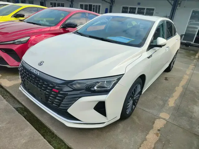 Фотография автомобиля — Dongfeng Yixuan MAX