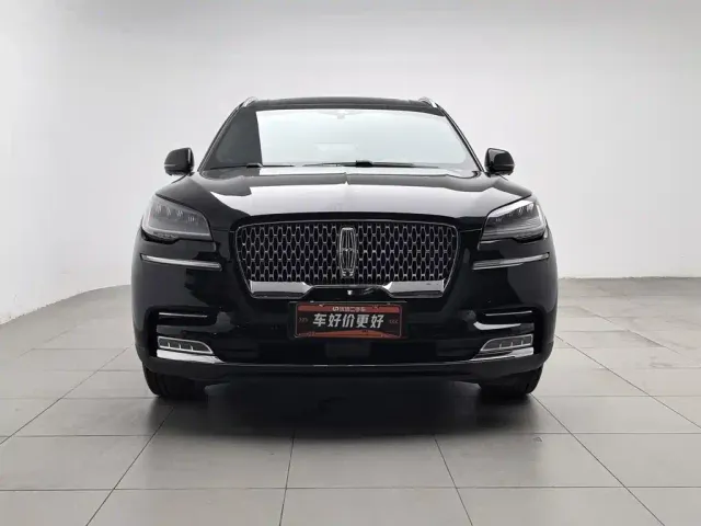 Lincoln Aviator — Фото автомобиля 3