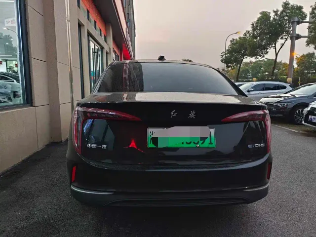 Hongqi E-QM5 — Фото автомобиля 5