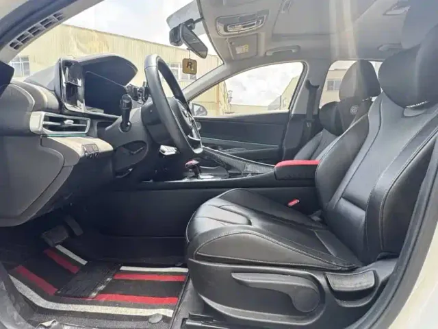 Hyundai Elantra — Фото автомобиля 4