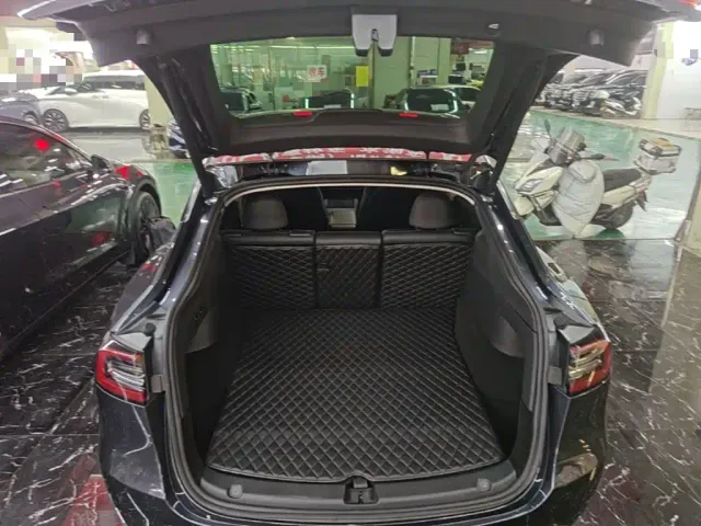 Tesla Model Y — Фото автомобиля 18