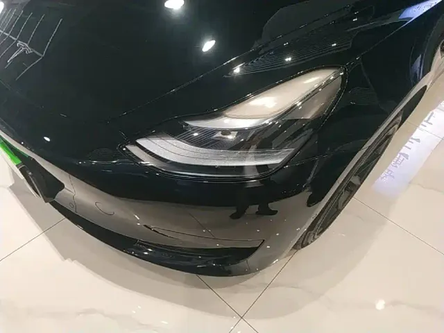 Tesla Model 3 — Фото автомобиля 23