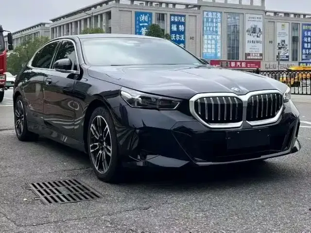 BMW 5 Series — Фото автомобиля 3