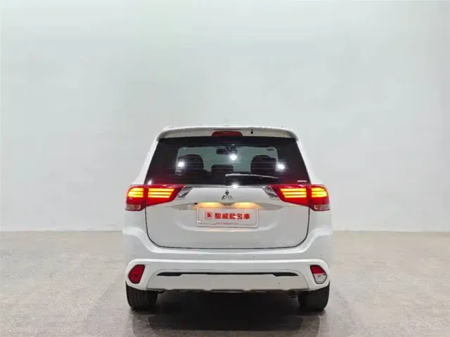 Mitsubishi Outlander — Фото автомобиля 5