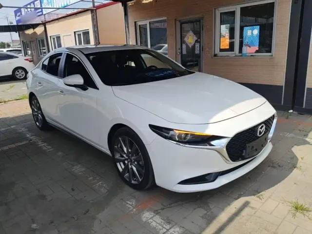 Mazda Axela — Фото автомобиля 3