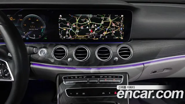 Mercedes-Benz E-Class — Фото автомобиля 12