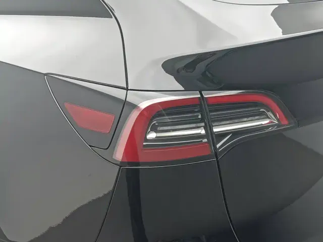 Tesla Model Y — Фото автомобиля 14