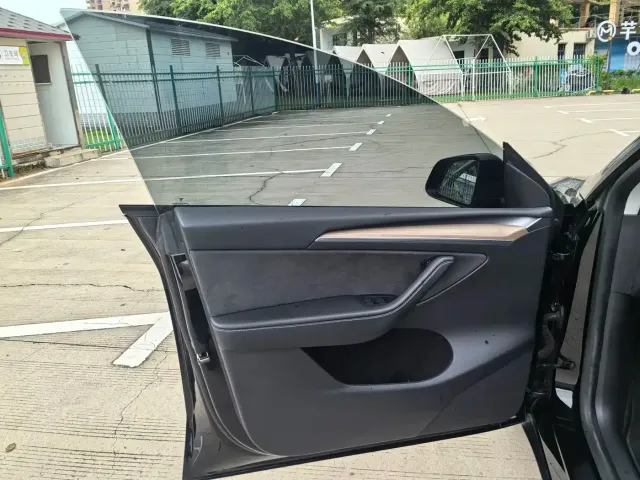 Tesla Model Y — Фото автомобиля 25