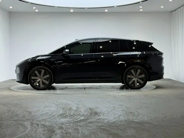 Li Auto i6 — Фото автомобиля 4