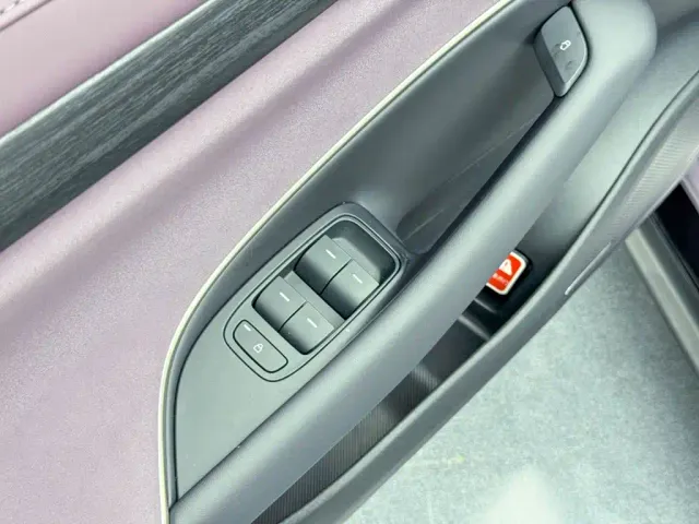 Xiaomi SU7 — Фото автомобиля 13