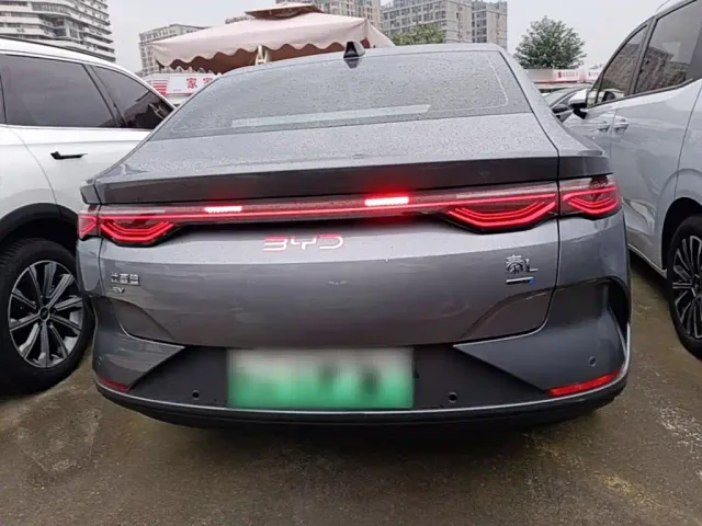 BYD Qin L — Фото автомобиля 5