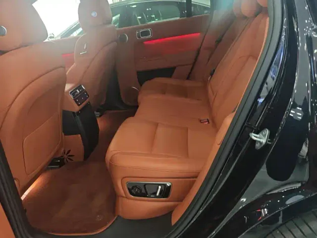 Li Auto L7 — Фото автомобиля 11