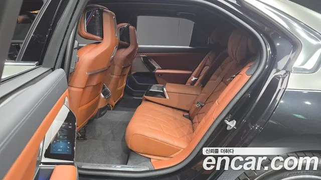 BMW 7-Series — Фото автомобиля 11