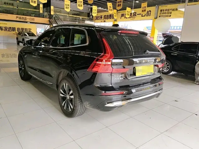 Volvo XC60 — Фото автомобиля 9
