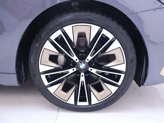 BMW 5 Series — Фото автомобиля 6