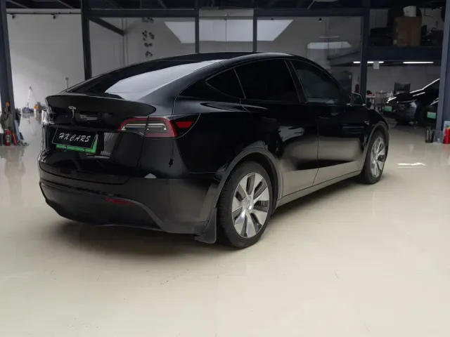 Tesla Model Y — Фото автомобиля 5