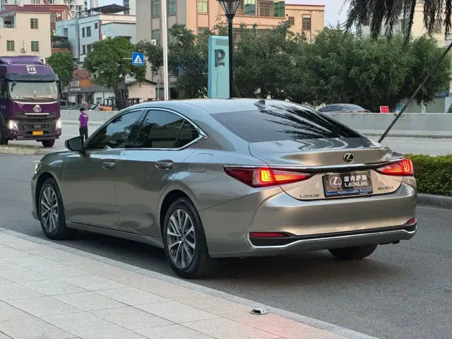 Lexus ES — Фото автомобиля 6