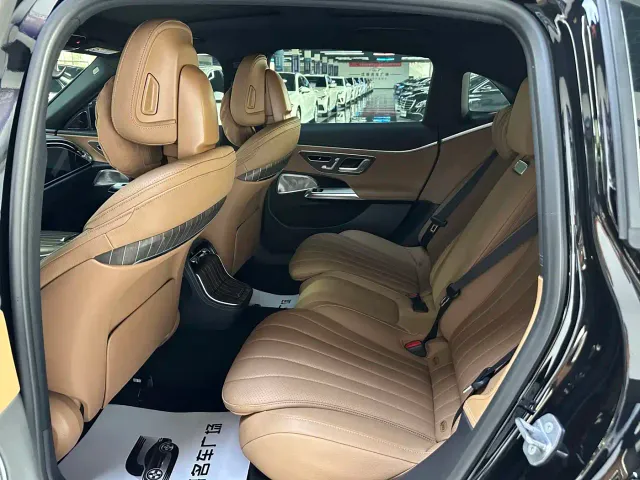 Mercedes-Benz E-Class — Фото автомобиля 5