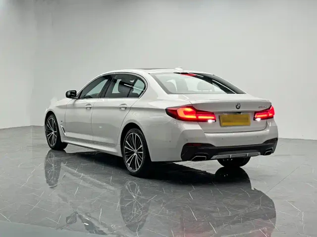 BMW 5 Series — Фото автомобиля 4