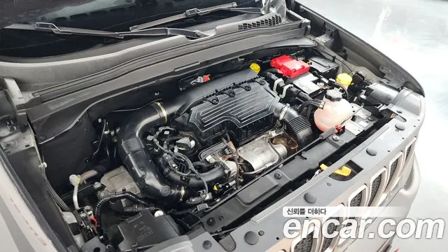 Jeep Renegade — Фото автомобиля 6