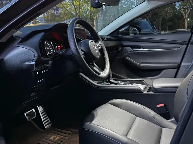 Mazda Axela — Фото автомобиля 6