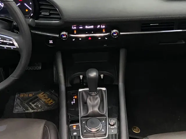 Mazda Axela — Фото автомобиля 21