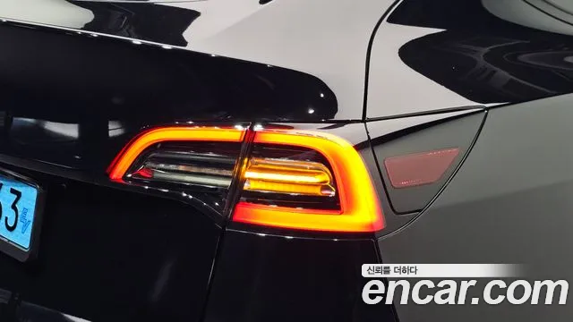 Tesla Model Y — Фото автомобиля 21