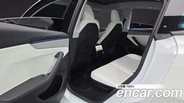 Tesla Model Y — Фото автомобиля 12