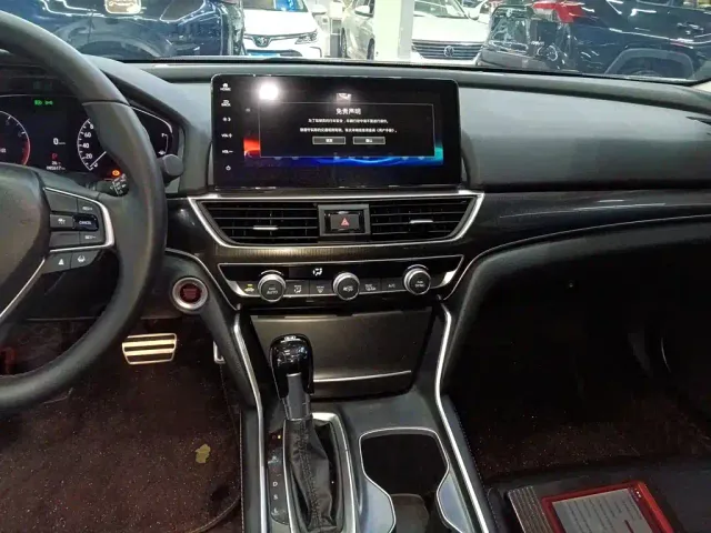 Honda Accord — Фото автомобиля 12