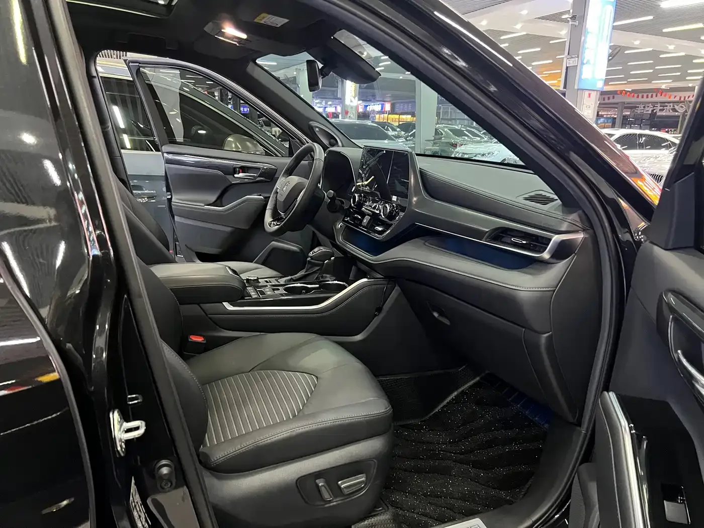 Toyota Crown Kluger 2022 2.0T 4WD Sporty Edition — Фото автомобиля 11