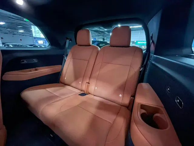 Li Auto L9 — Фото автомобиля 10