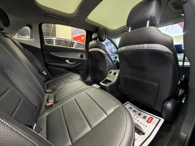 Mercedes-Benz E-Class — Фото автомобиля 7