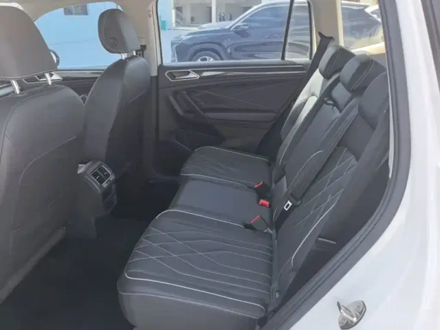 Volkswagen Tiguan L — Фото автомобиля 16