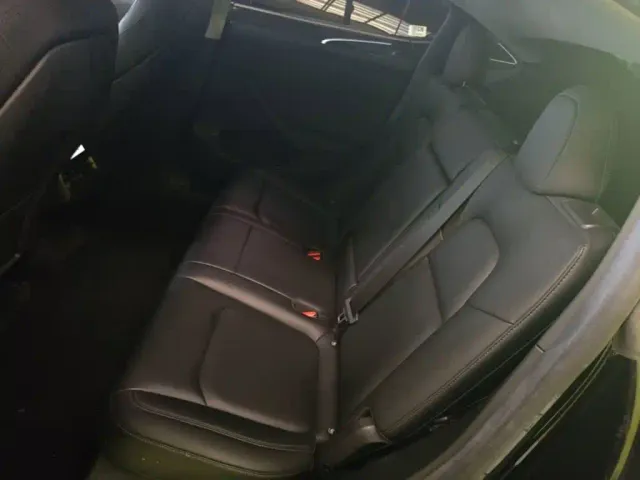 Tesla Model Y — Фото автомобиля 16