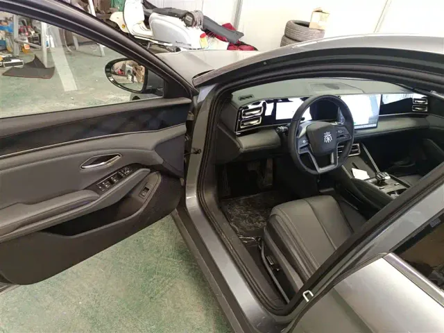 BYD Qin L — Фото автомобиля 15