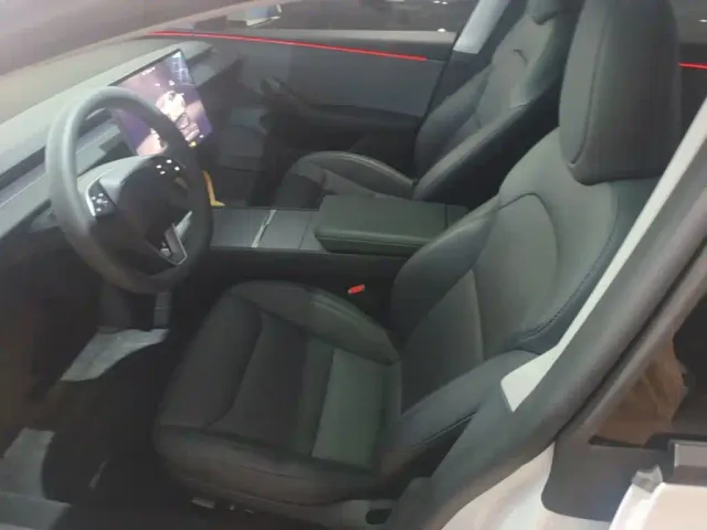 Tesla Model 3 — Фото автомобиля 14