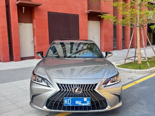 Lexus ES — Фото автомобиля 2